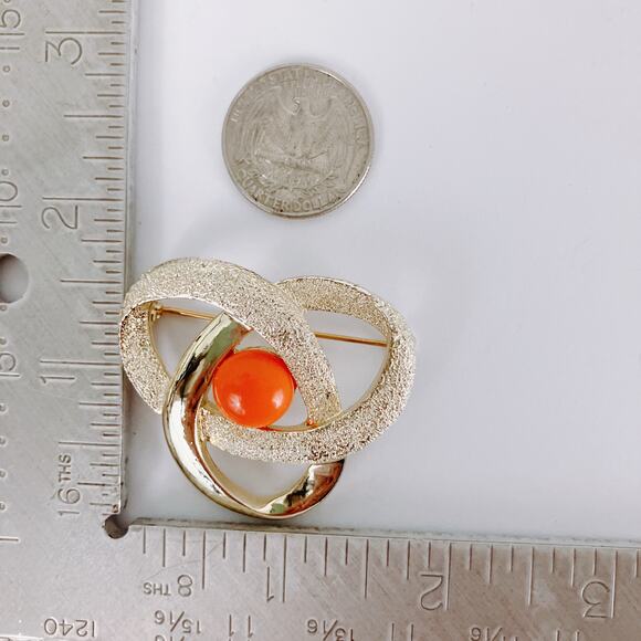 Vintage Signed Sarah Coventry 1960s Atomic Brooch Modernist Gold Tone Orange - Picture 8 of 8